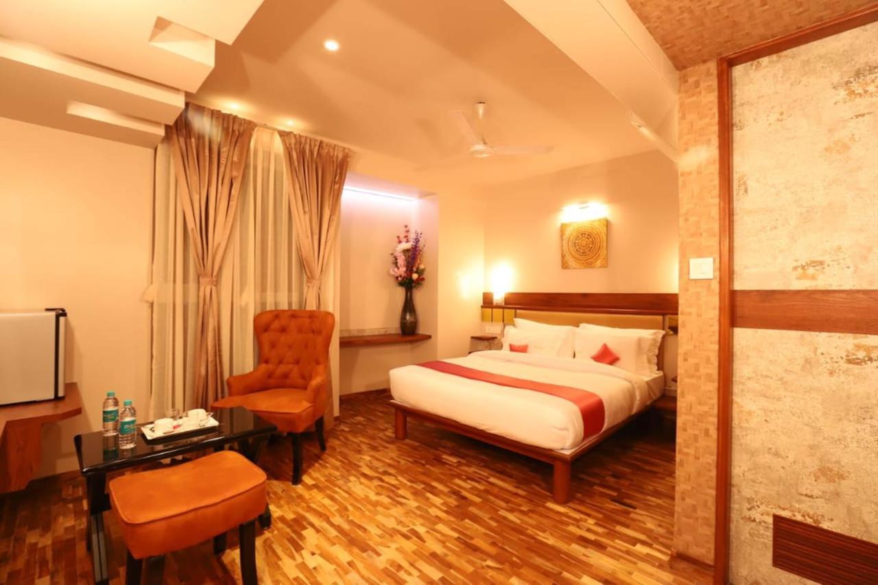 Hotel Prabha Palace アフマドナガル エクステリア 写真