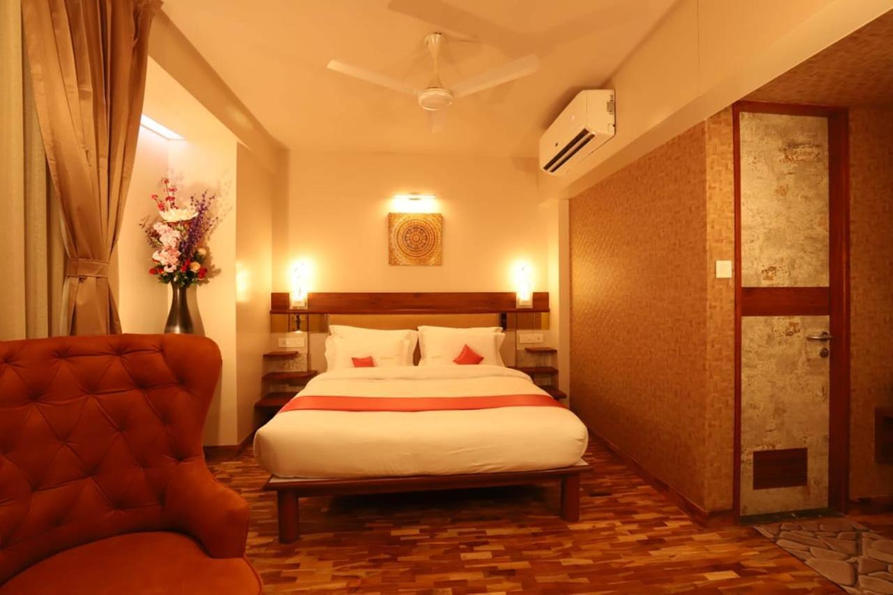 Hotel Prabha Palace アフマドナガル エクステリア 写真