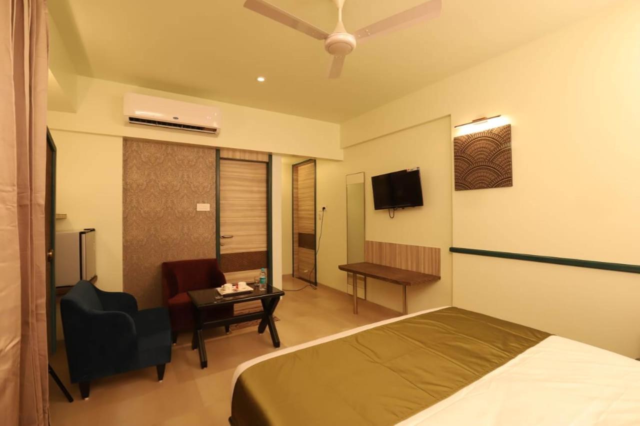 Hotel Prabha Palace アフマドナガル エクステリア 写真