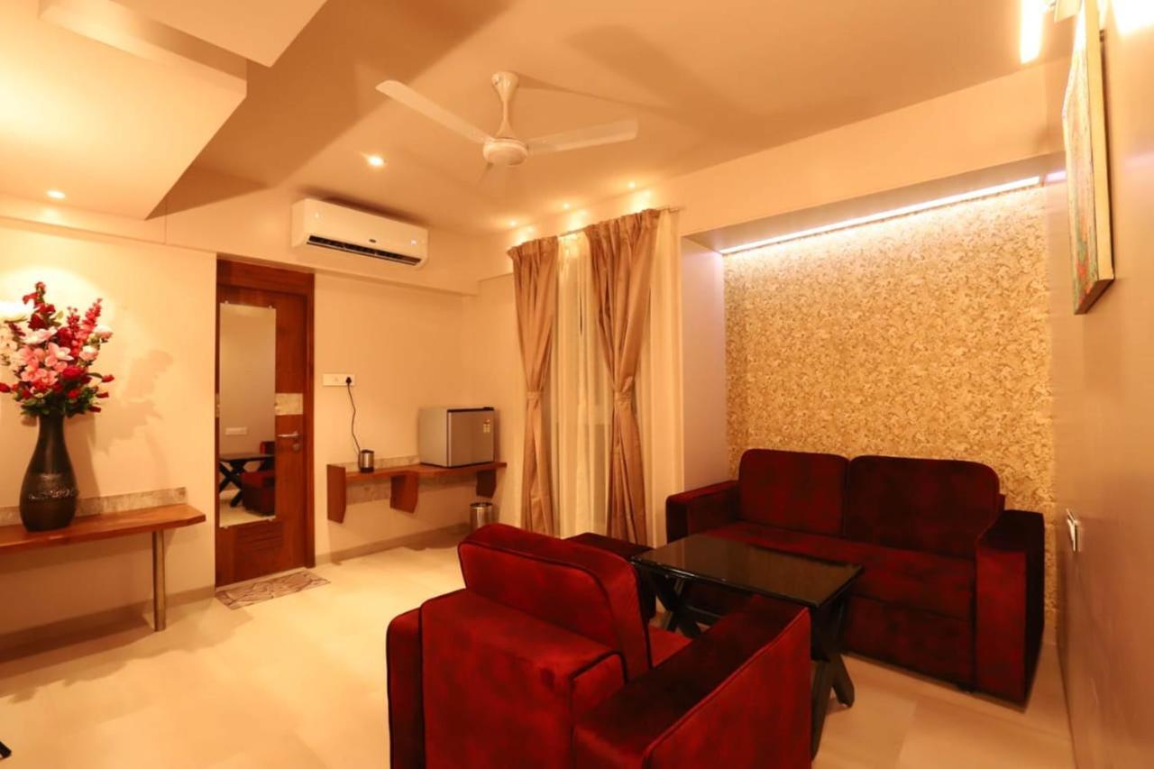 Hotel Prabha Palace アフマドナガル エクステリア 写真