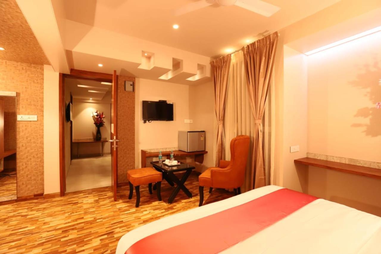 Hotel Prabha Palace アフマドナガル エクステリア 写真